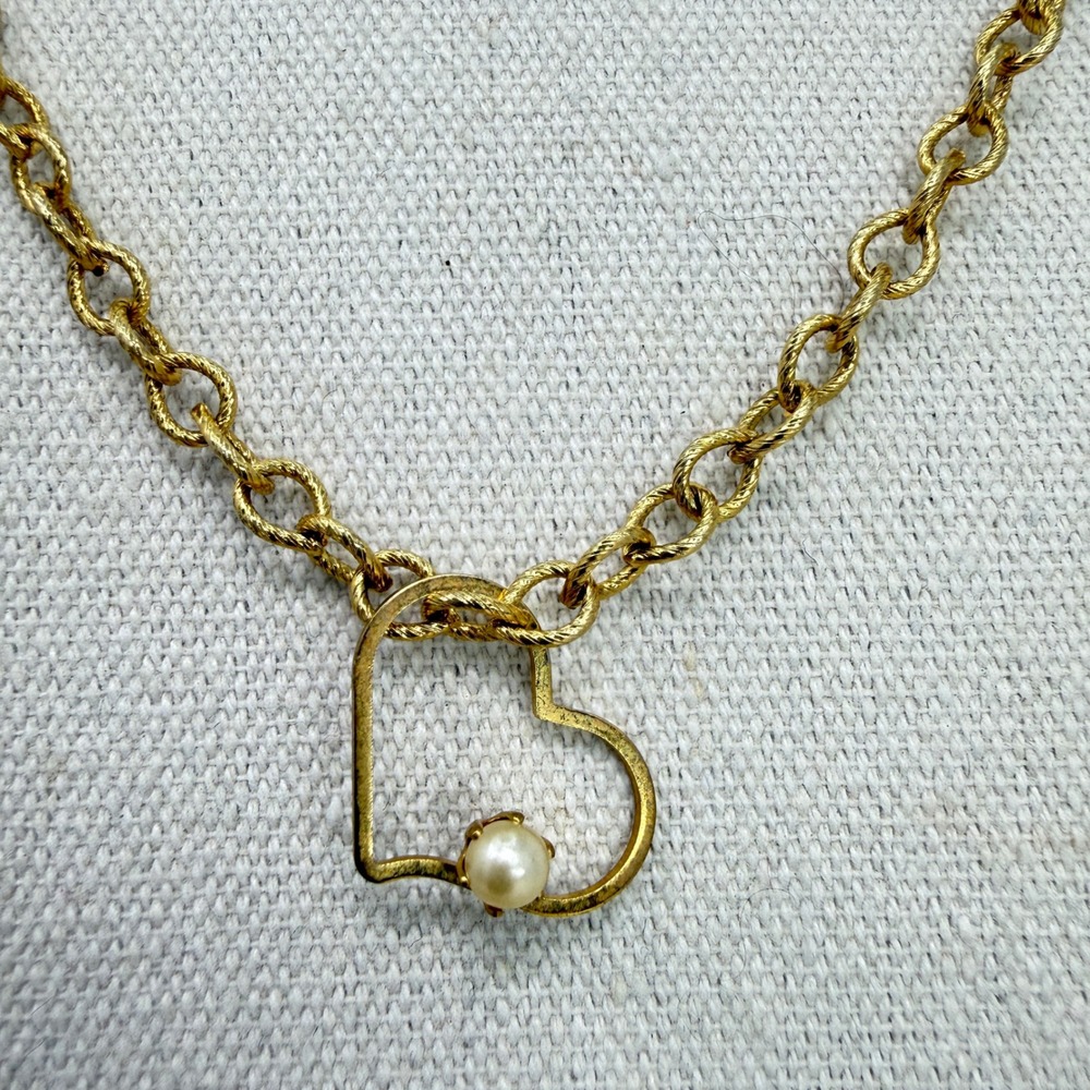 Roman Heart Charm Necklace Gold‎ Tone Pearl Accent Twisted Chain Clasp Closure